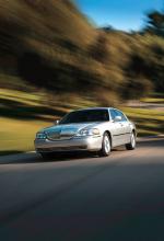 Lincoln Town Car 2003 года